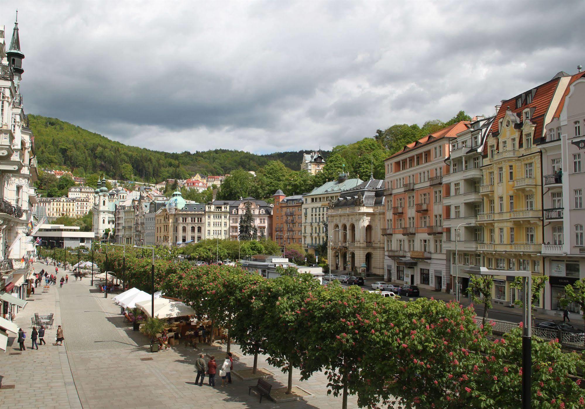 Hotel Maltezsky Kriz Karlovy Vary Exterior photo